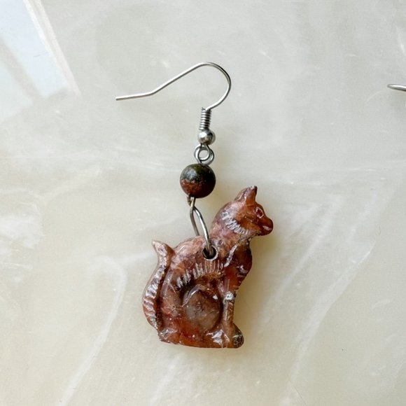 Vintage 90s Marble Stone Carved Cat Dangle Earrings - Picture 6 of 8